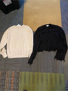 Women’s Black Distressed Knit Sweater - Unknown Brand size small